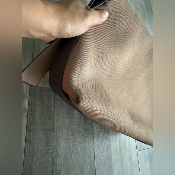 Cuyana Shoulder Bag - Picture 8 of 12